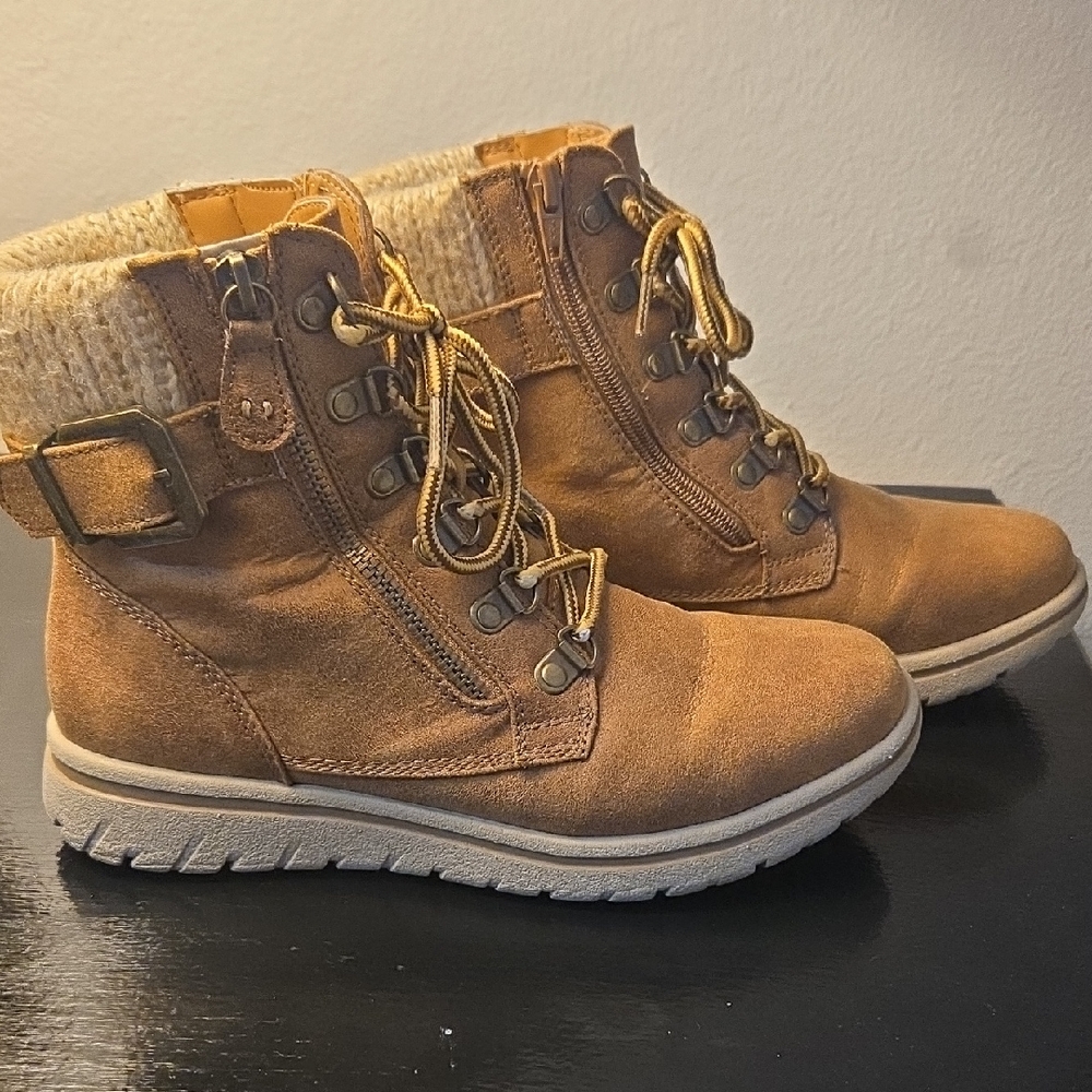 Cliffs by WHITE MOUNTAIN Tan Suede Lace-Up Ankle Booties
